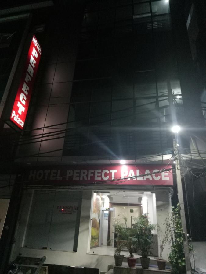 Hotel Perfect Palace Нью-Дели Экстерьер фото