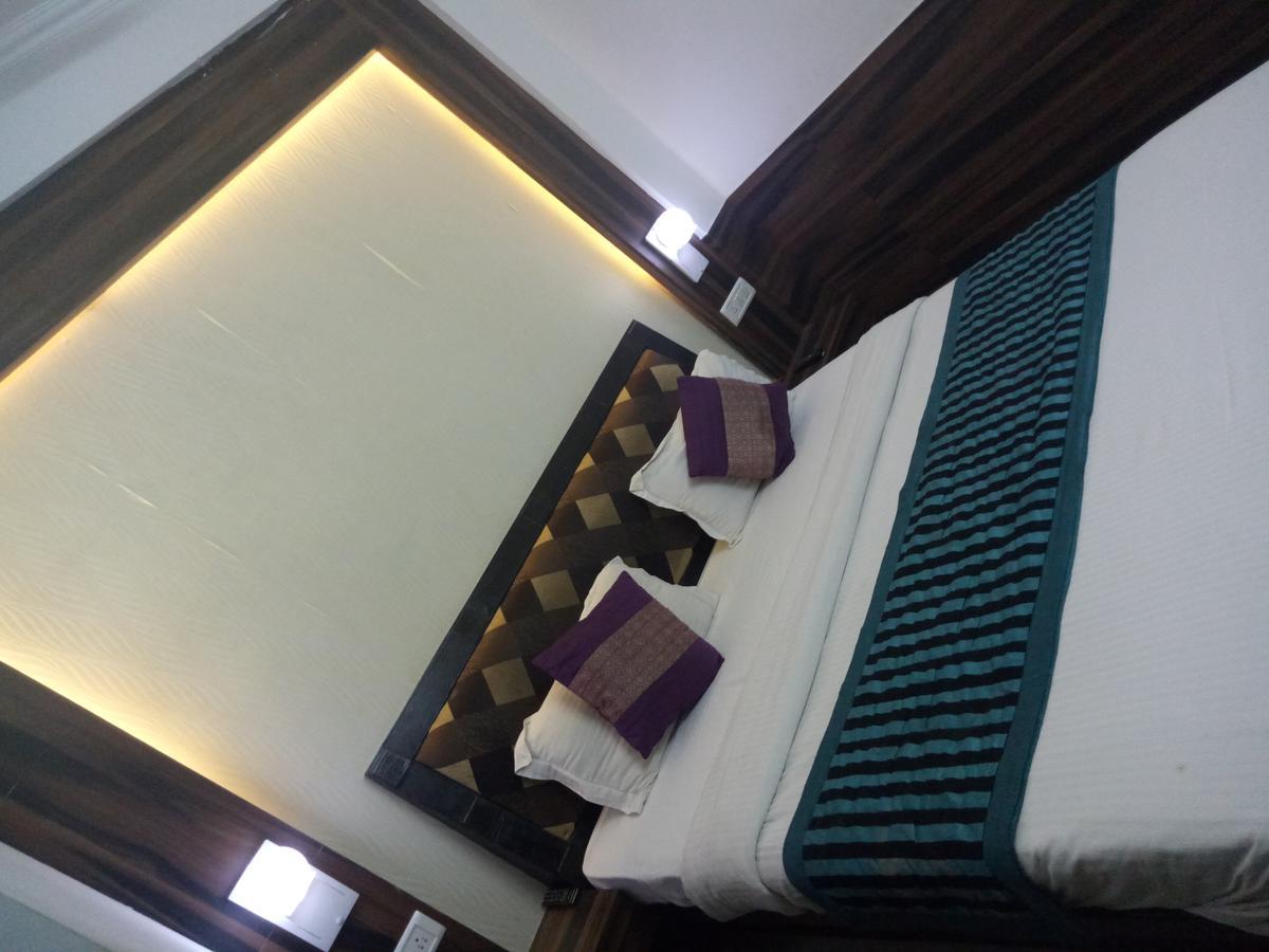 Hotel Perfect Palace Нью-Дели Экстерьер фото