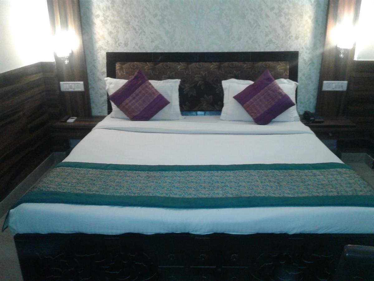 Hotel Perfect Palace Нью-Дели Экстерьер фото
