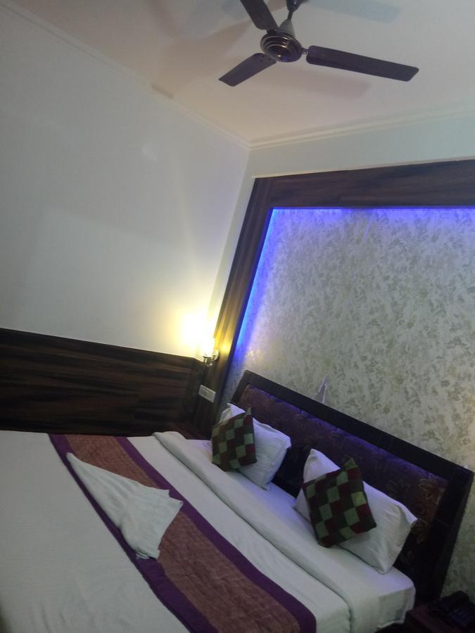 Hotel Perfect Palace Нью-Дели Экстерьер фото