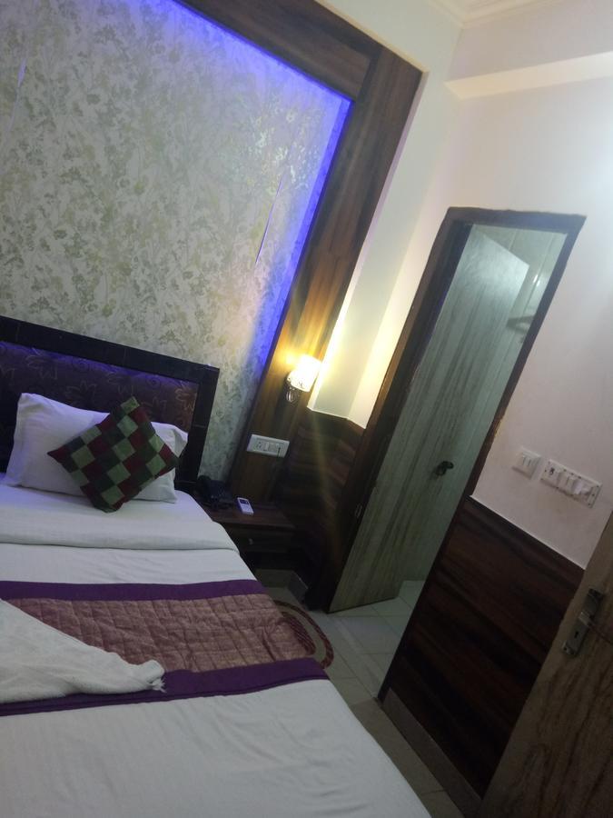 Hotel Perfect Palace Нью-Дели Экстерьер фото