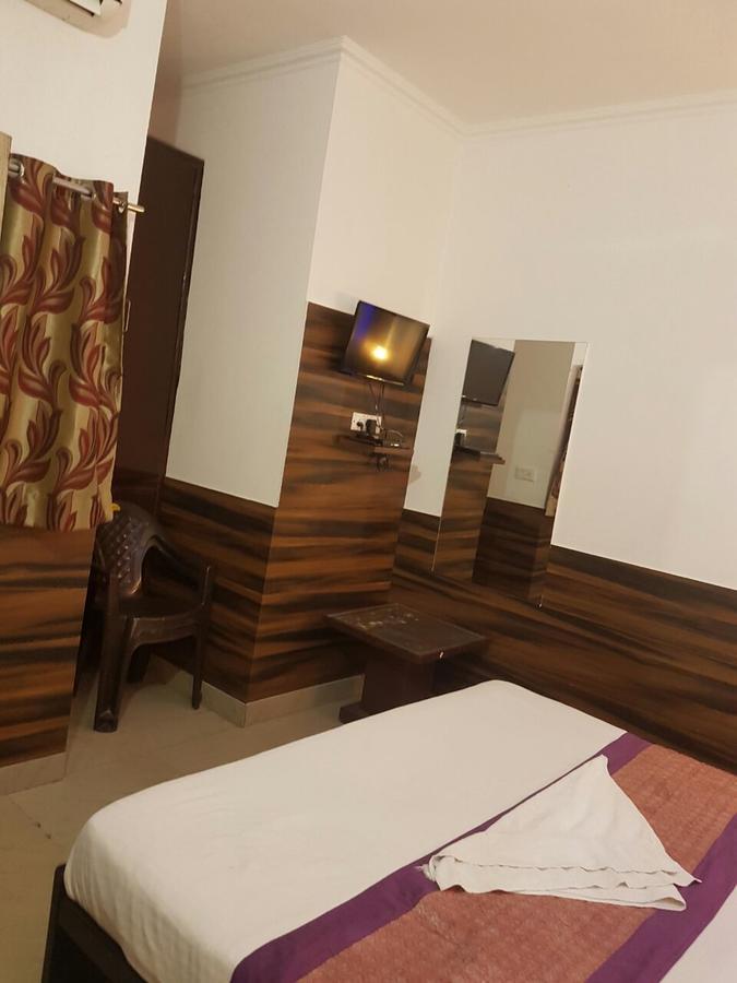 Hotel Perfect Palace Нью-Дели Экстерьер фото