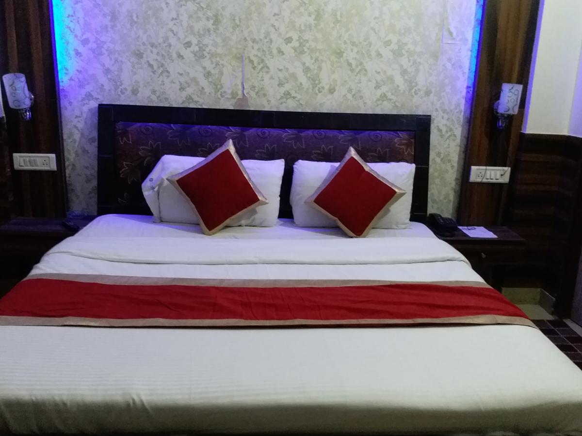 Hotel Perfect Palace Нью-Дели Экстерьер фото